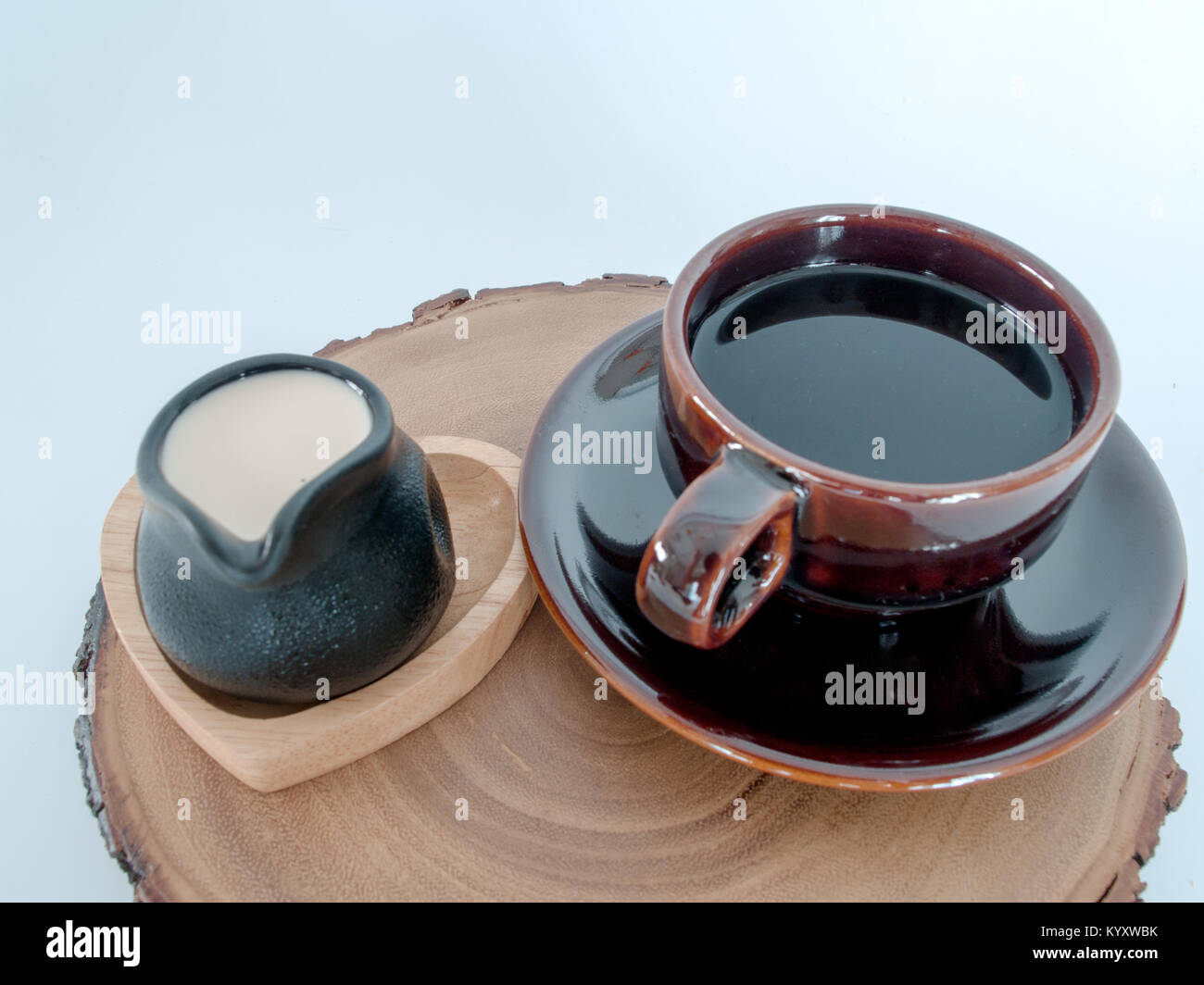 Kaffee mit Milch, Snacks Dawn. Stockfoto