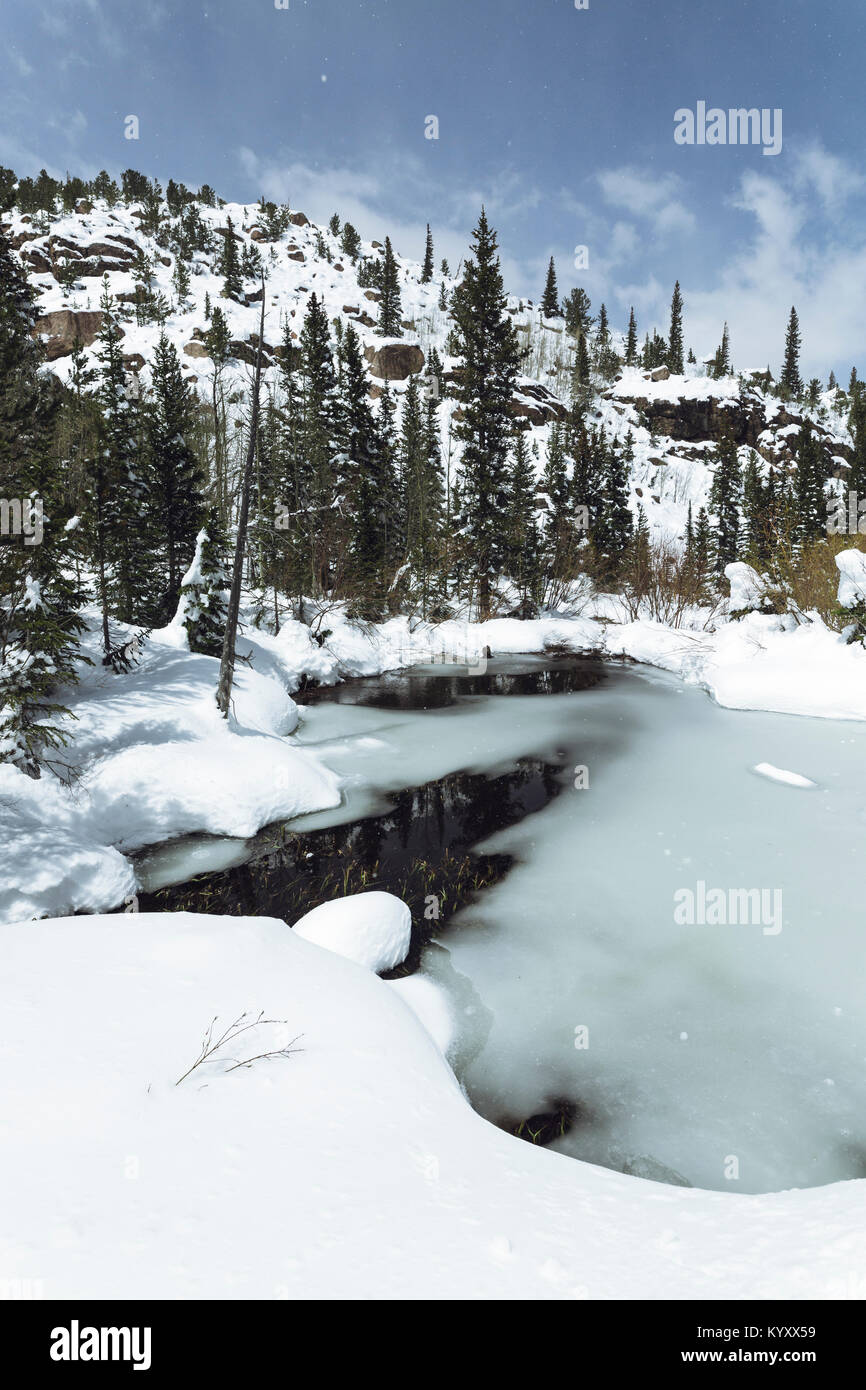 Hohen Winkel malerischen Blick auf gefrorenem See Stockfoto