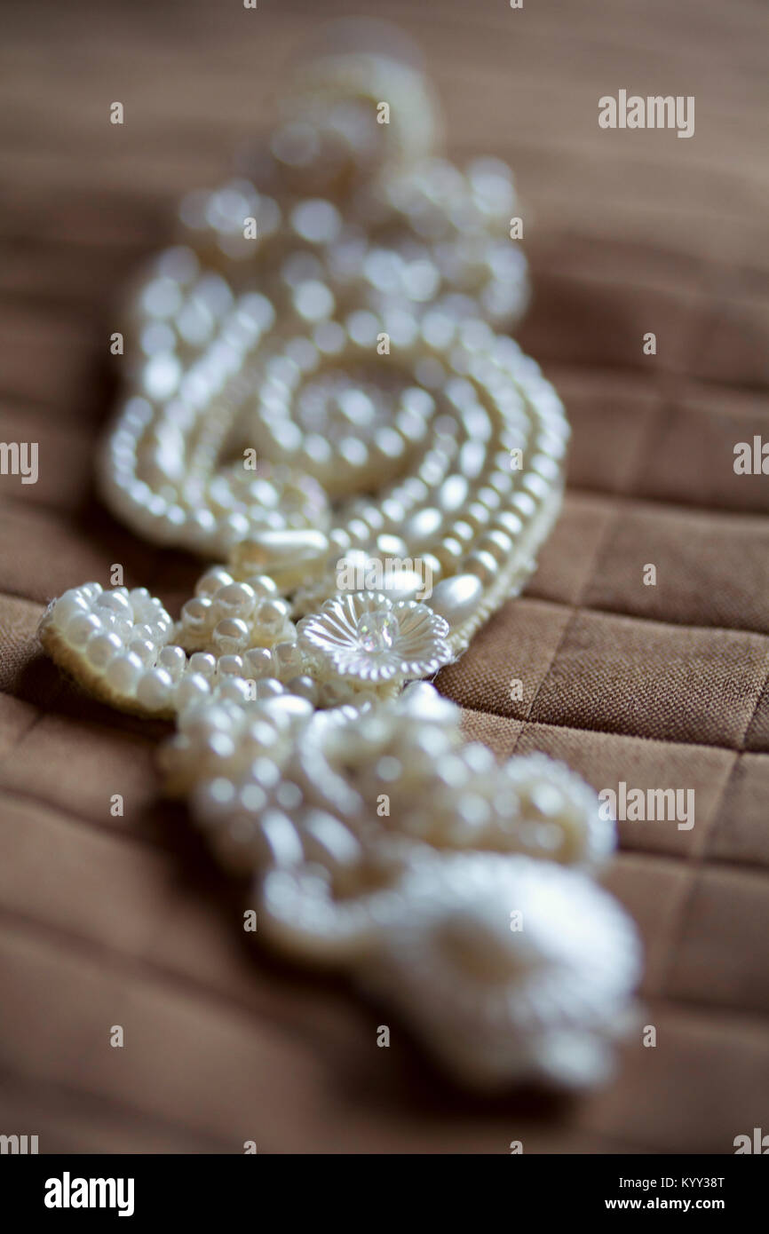 In der Nähe der Hochzeit Schmuck über Textilwaren Stockfoto