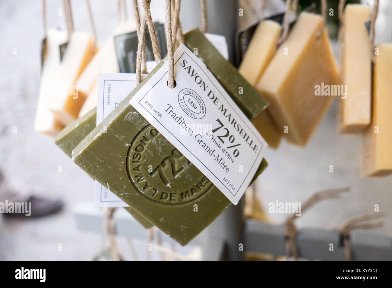 Bunte, Shop, Anzeige, Seife, Aleppo, Savon D'Alep, Duft, Duft, Duft, Aroma, at, La Maison du Savon de Marseille, innerhalb, Carcassonne, Schloss, Frankreich, Stockfoto