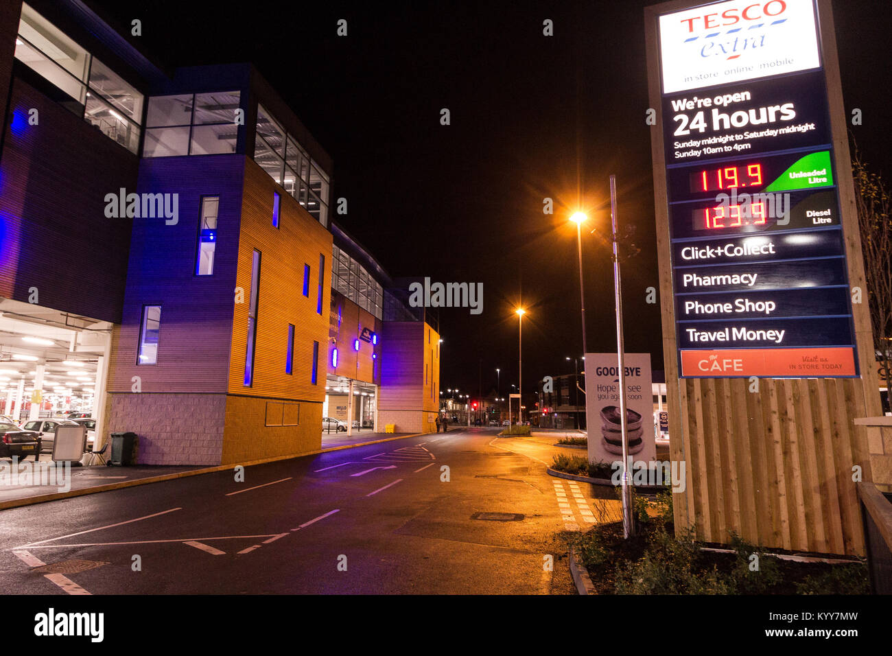 Tankstelle, Tesco Extra, Rotherham, Yorkshire UK Stockfoto