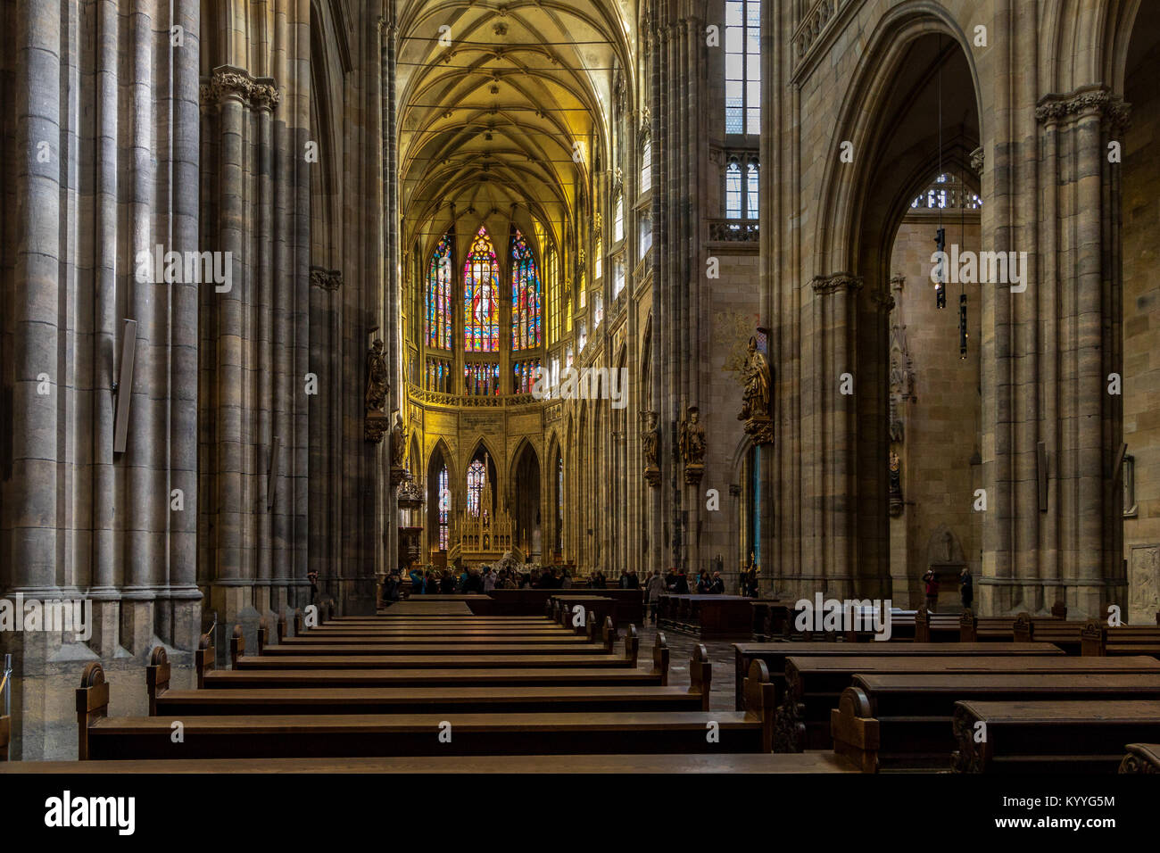 Die Kathedrale Kirchenschiff und Heiligtum des hl. Vitus Kathedrale in Prag, Prager Burg, Tschechische Republik Stockfoto