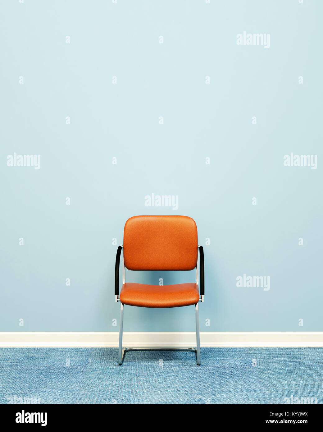 Einzelstuhl an einer Wand in einem leeren Raum, Einsamkeitskonzept Stockfoto