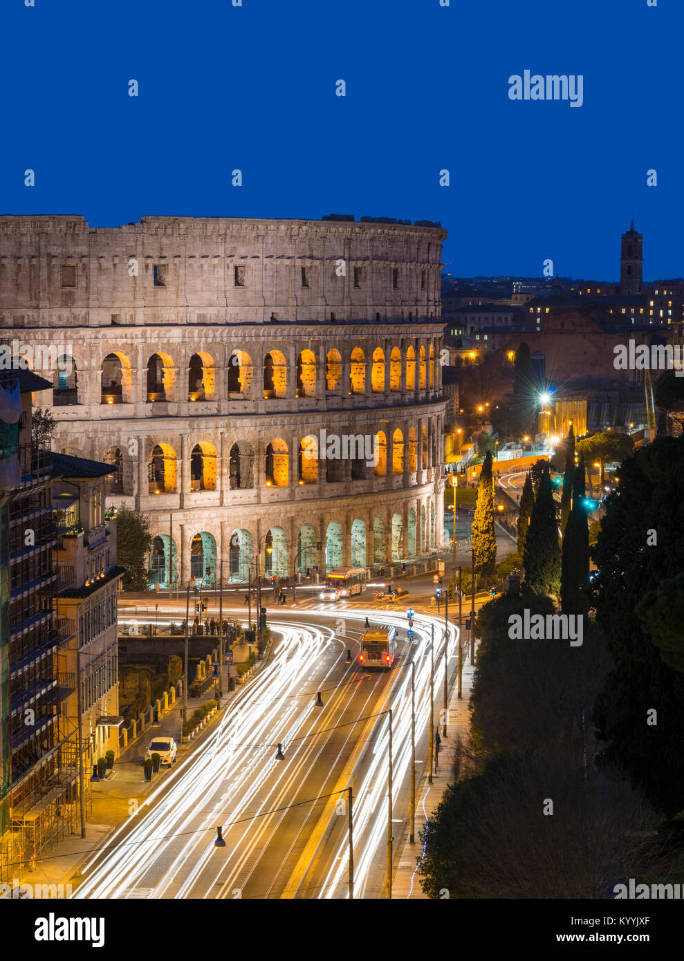 Das Kolosseum, Rom, Italien bei Nacht Stockfoto