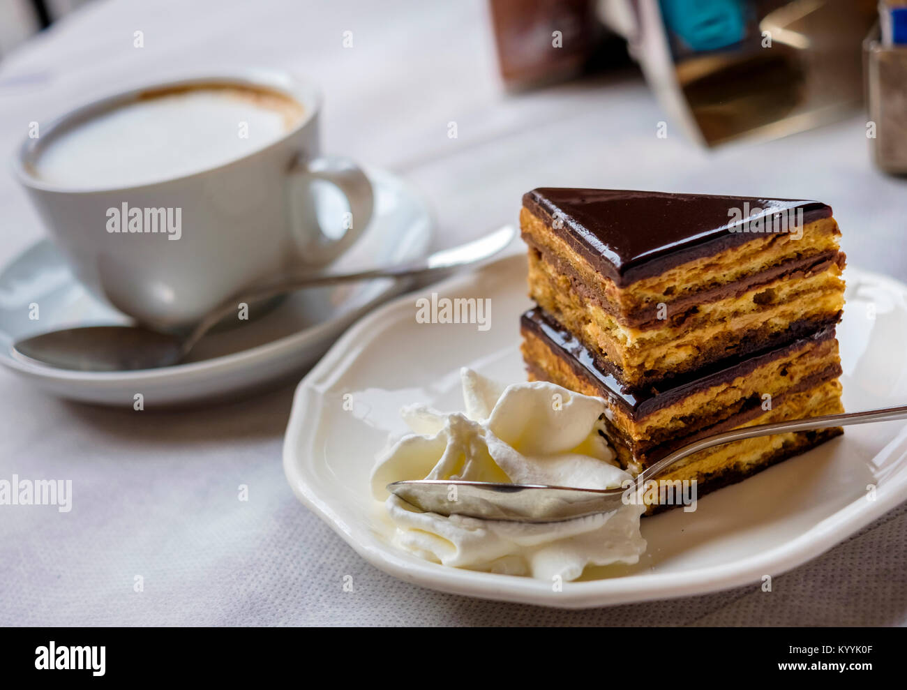 Italienische Schokolade Kuchen in einem Cafe in Italien Stockfoto