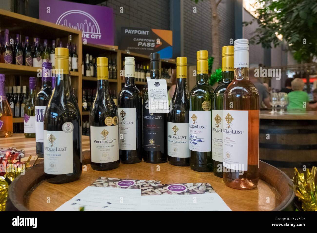 Südafrikanischer Wein an der Wasserscheide, der V&A Waterfront, Kapstadt, Südafrika Stockfoto