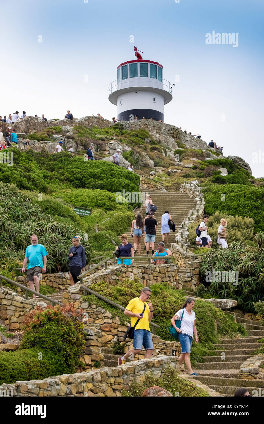 Touristen am Leuchtturm am Cape Point, Südafrika Stockfoto
