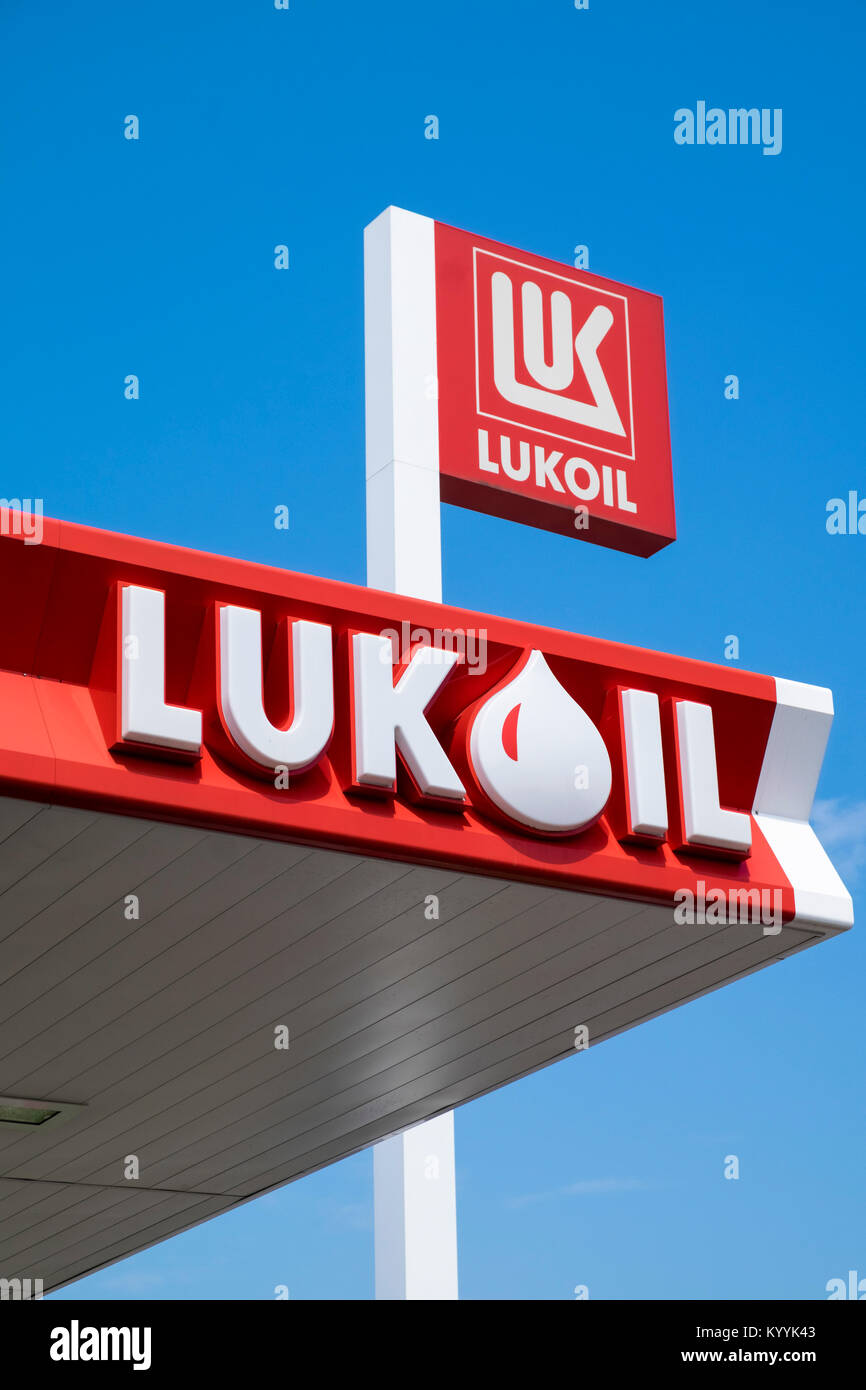 Lukoil sign an Tankstellen der russischen Ölfirma, Russland Stockfoto