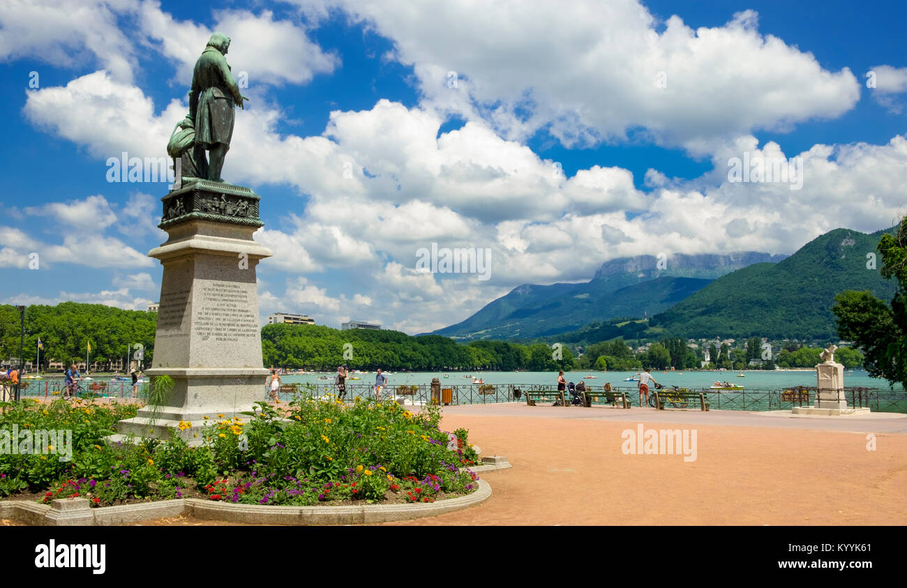 Claude Louis Berthollethe Statue auf der Promenade am See von Annecy, Lac d'Annecy, Haute Savoie, Frankreich, Europa Stockfoto