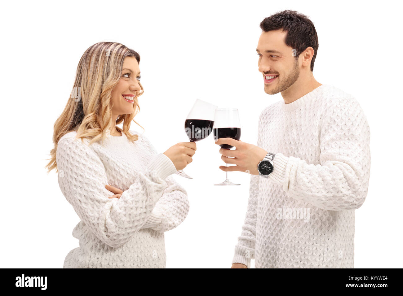 Junges Paar, einen Toast mit Wein isoliert auf weißem Hintergrund Stockfoto