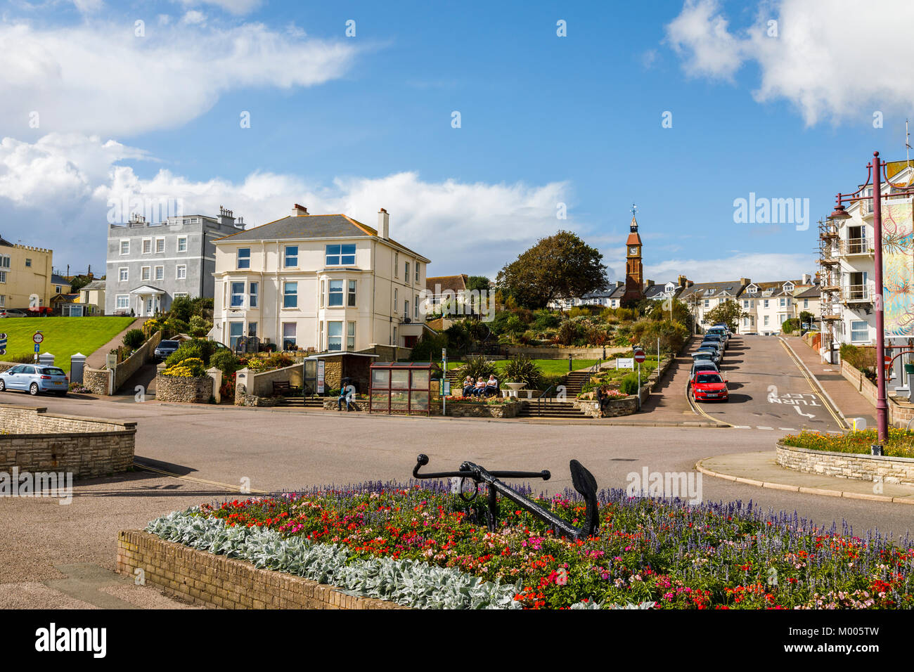 Blick auf die Stadt von der Strandpromenade in Seaton, Devon, einem beliebten Ferienort in der Jurassic Coast Weltkulturerbe, im Südwesten von England, Großbritannien Stockfoto