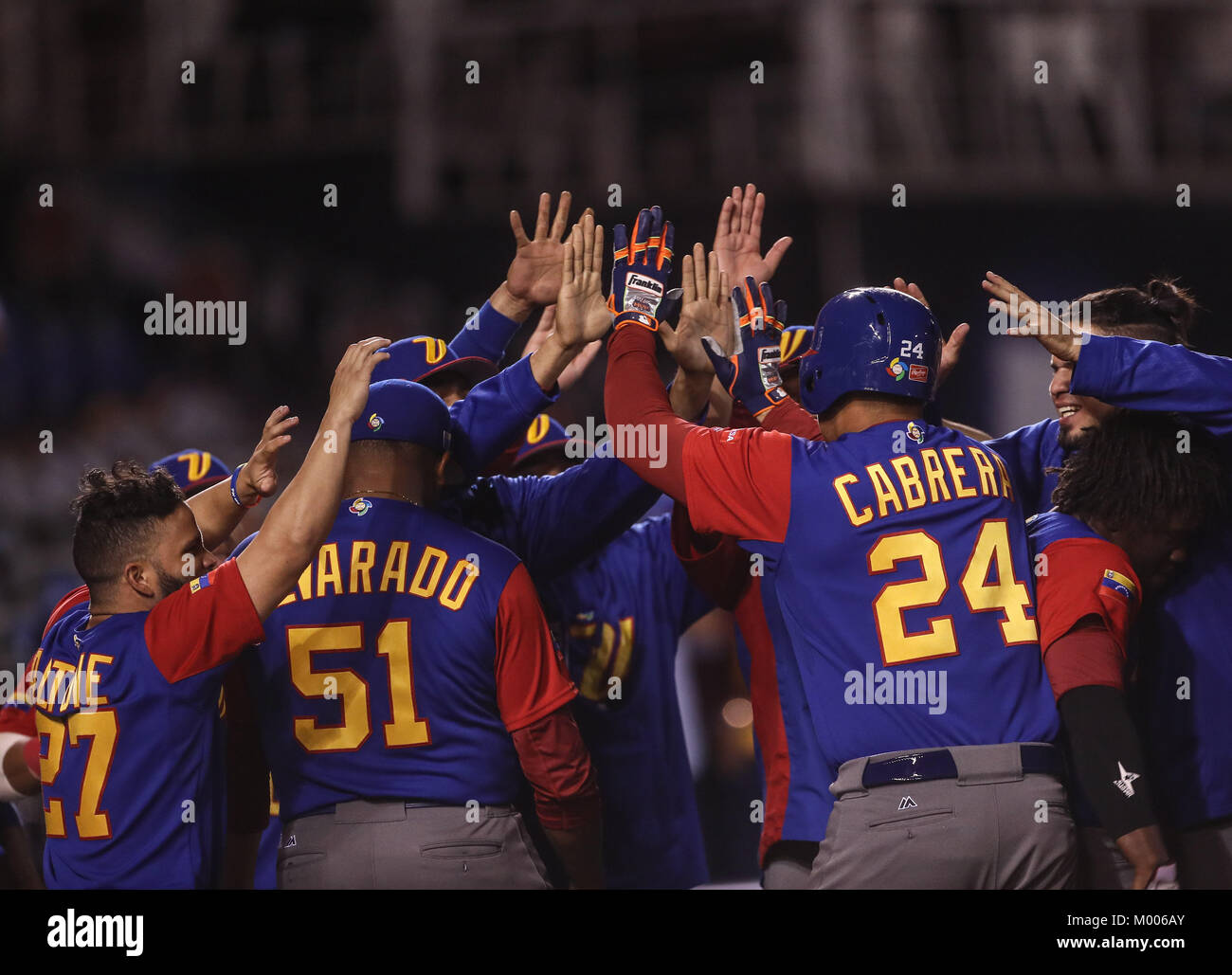 Miguel Cabrera de Venezuela en su Primer turno Al bat del Primer Inning es puesto, durante el World Baseball Classic en Estadio Charros de Jalisco en Guadalajara, Jalisco, Mexiko. Marzo 10, 2017. (Foto/Luis Gutierrez) Aspekte vor Puerto Rico's Spiel gegen Venezuela während der World Baseball Classic in Charros de Jalisco Stadium in Guadalajara, Jalisco, Mexiko. März 10, 2017. (Foto/Luis Gutierrez) Stockfoto