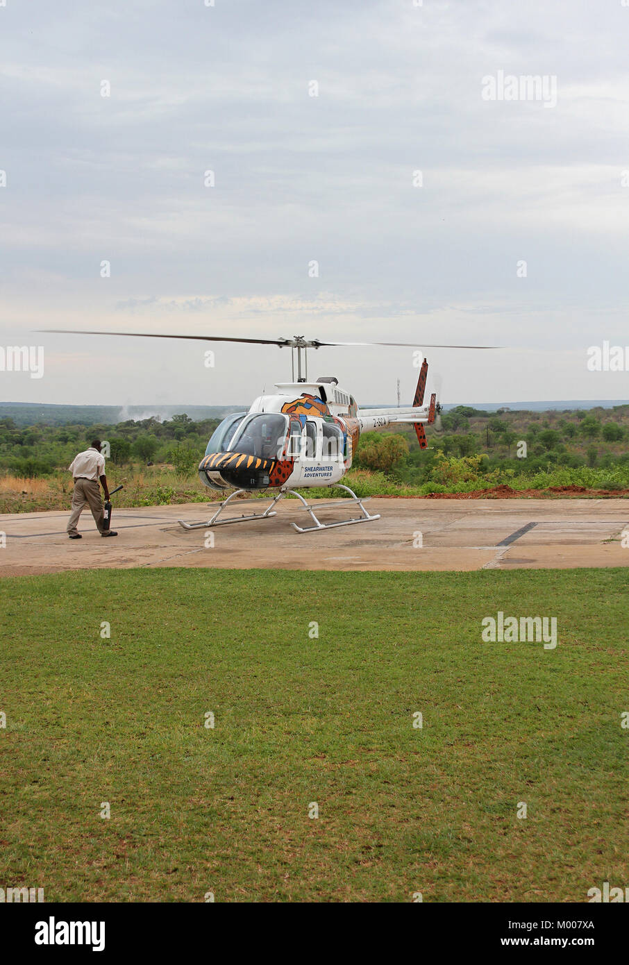 Sambesi Helicopter Company Bell 206L-3 LongRanger III, Mosi-Oa-Tunya, Viktoriafälle, Simbabwe. Stockfoto