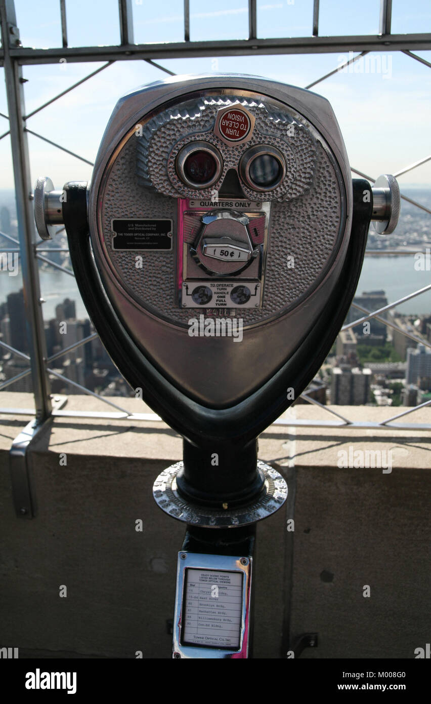 Münz-Turm anzeigen Teleskop Fernglas entworfene Turm Optical Company inc. auf The Empire State Building, New York State, USA Stockfoto