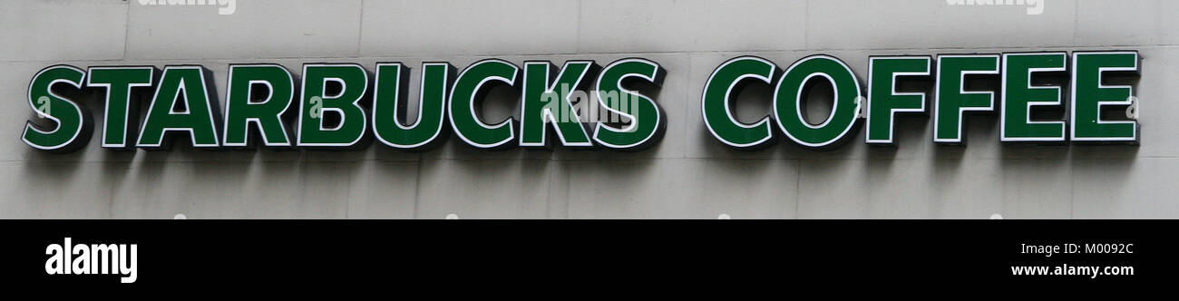 Starbucks Coffee Schild an einer Betonwand, New York City, New York State, USA. Stockfoto