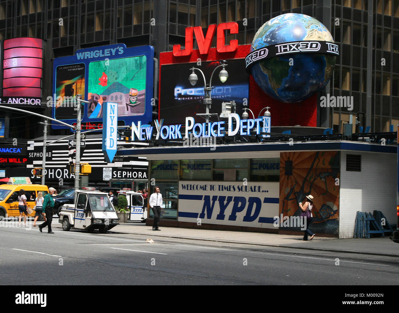 New York Police Department Station (NYPD) und verschiedene Geschäfte in