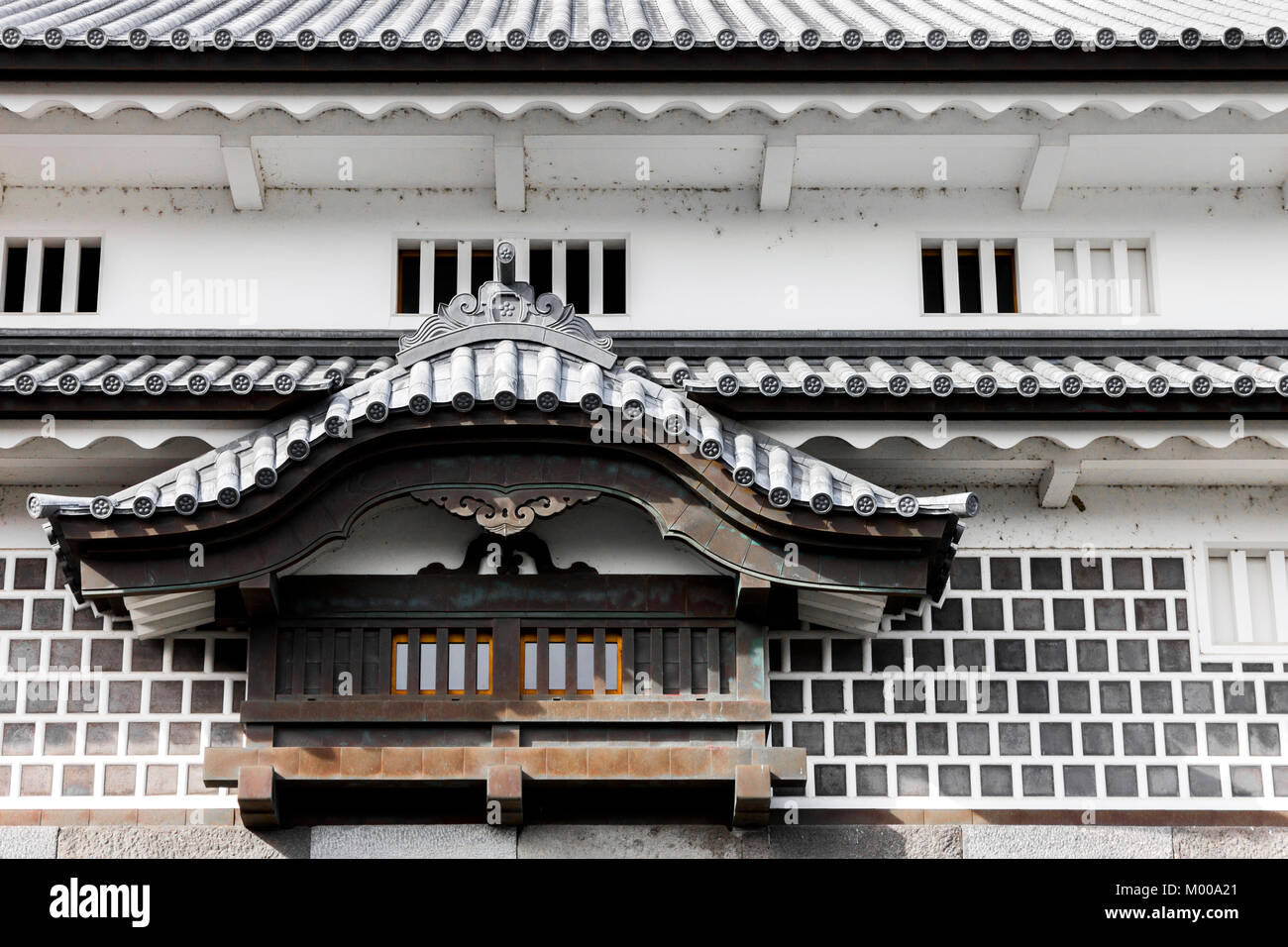 Details Der hashizume-mon Tsuzuki Yagura Wachtturm in Burg Kanazawa, Japan Stockfoto