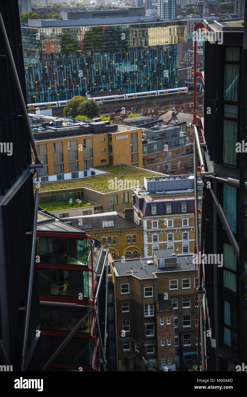 Suchen südwestlich von der Aussichtsplattform in der Tate Modern Museum auf der South Bank. London, 2017 London, 2017 Stockfoto