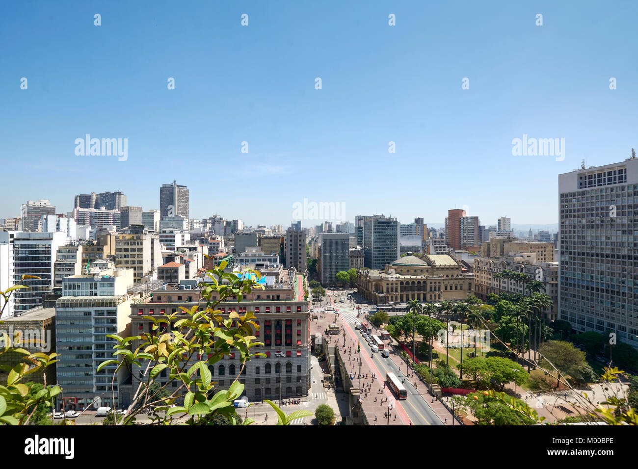 Luftaufnahme der Stadt Sao Paulo, Alexandre Mackenzie Gebäude, auch als leichte Gebäude bekannt, Sao Paulo Municipal und Kaffee Viadukt, in Brasilien. Stockfoto