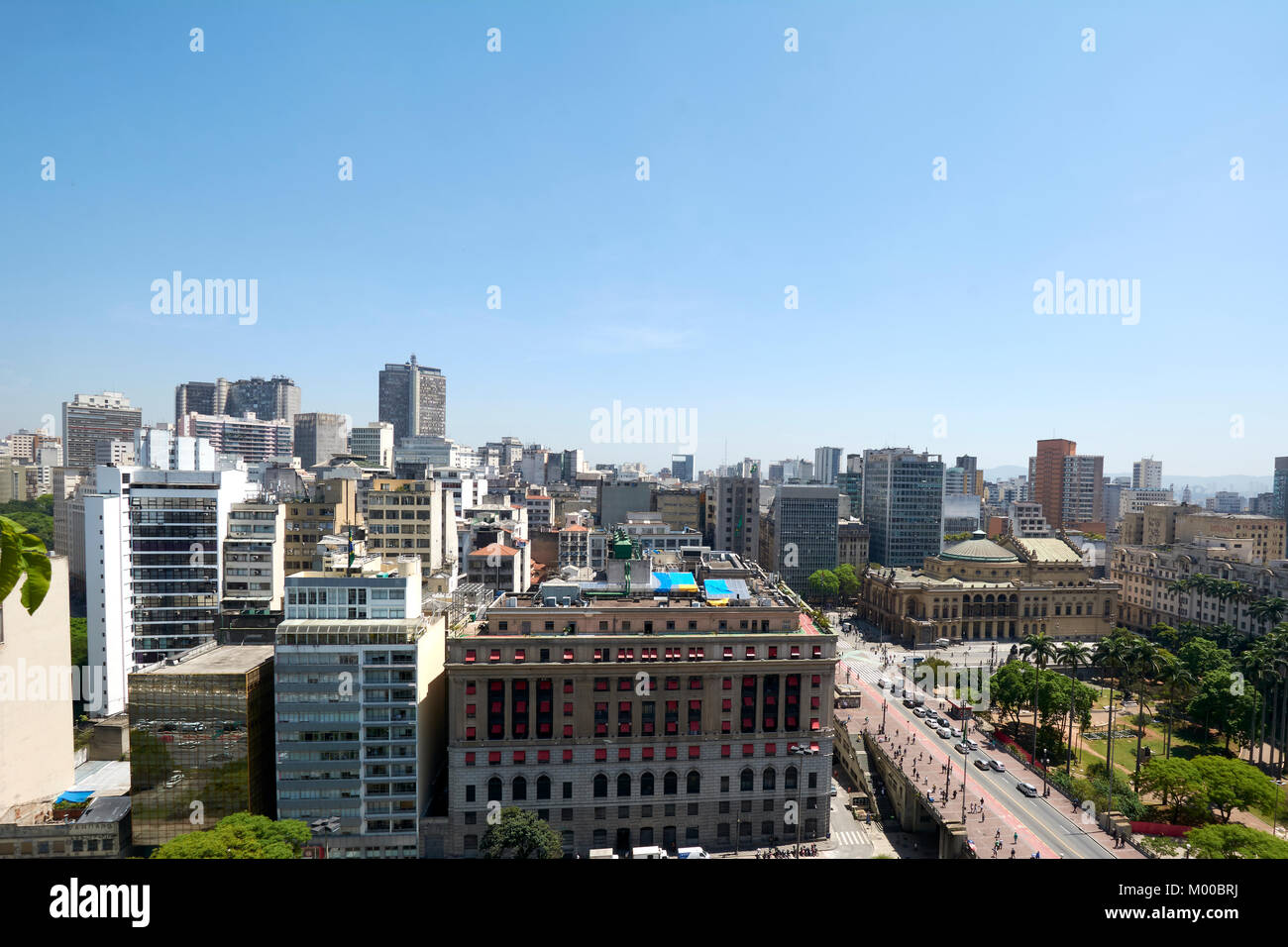 Luftaufnahme der Stadt Sao Paulo, Alexandre Mackenzie Gebäude, auch als leichte Gebäude bekannt, Sao Paulo Municipal und Kaffee Viadukt, in Brasilien. Stockfoto