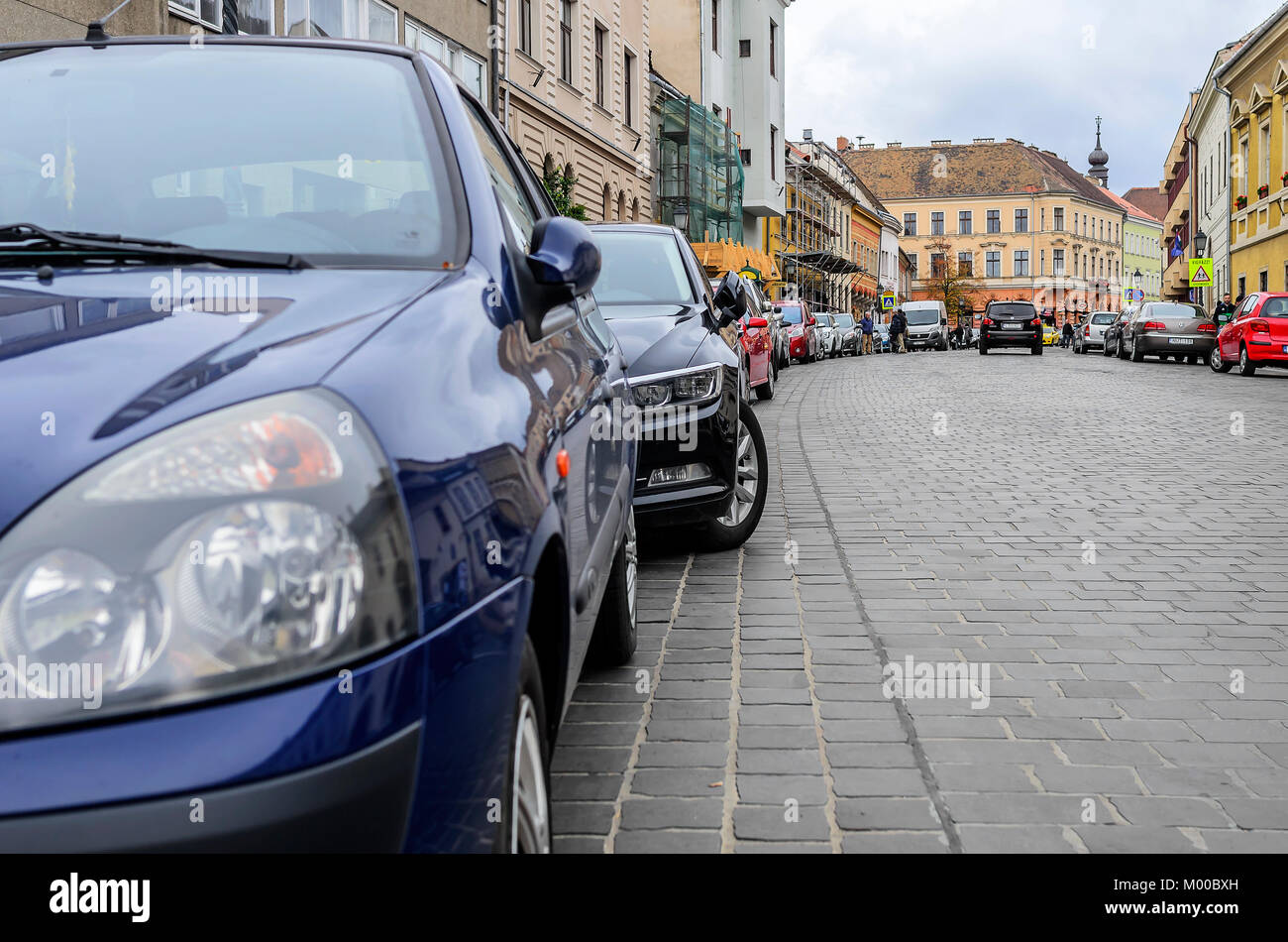 Öffentliche Parkplätze auf der touristischen Straßen von Budapest. Stockfoto