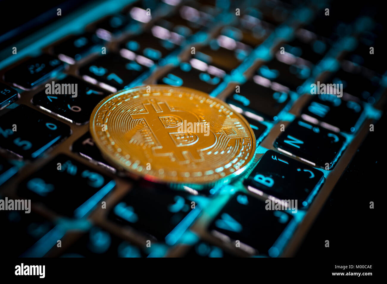 Crypto Währung bitcoins mit echtem Geld. Stockfoto