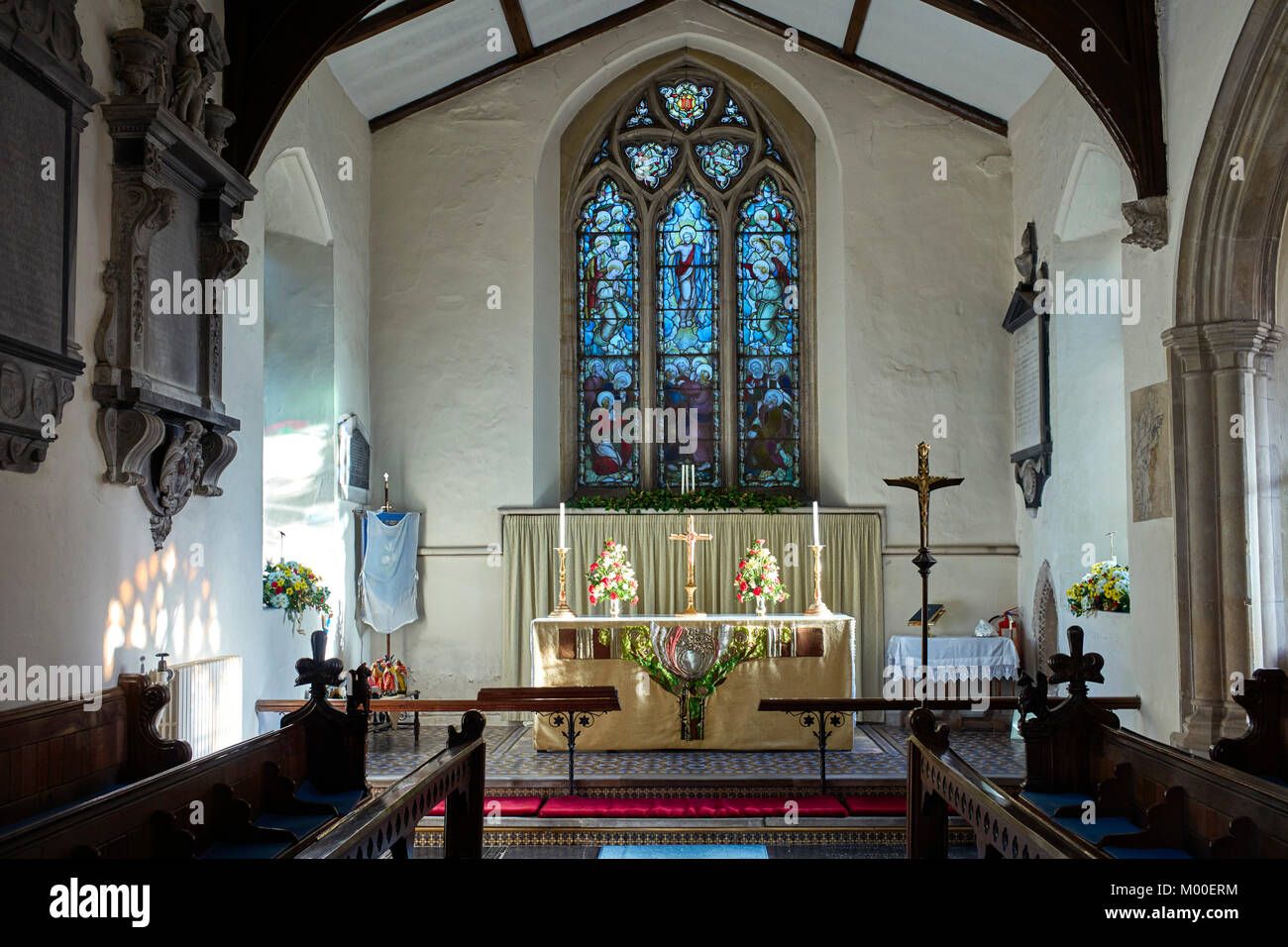 Innenraum mit Altar Detail der Hl. Jungfrau Maria Kirche in Grundisburgh, Suffolk Stockfoto