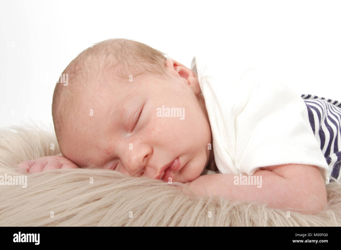 Schöne 4 Wochen alten Baby boy Schlafen, Mittagsschlaf Stockfoto