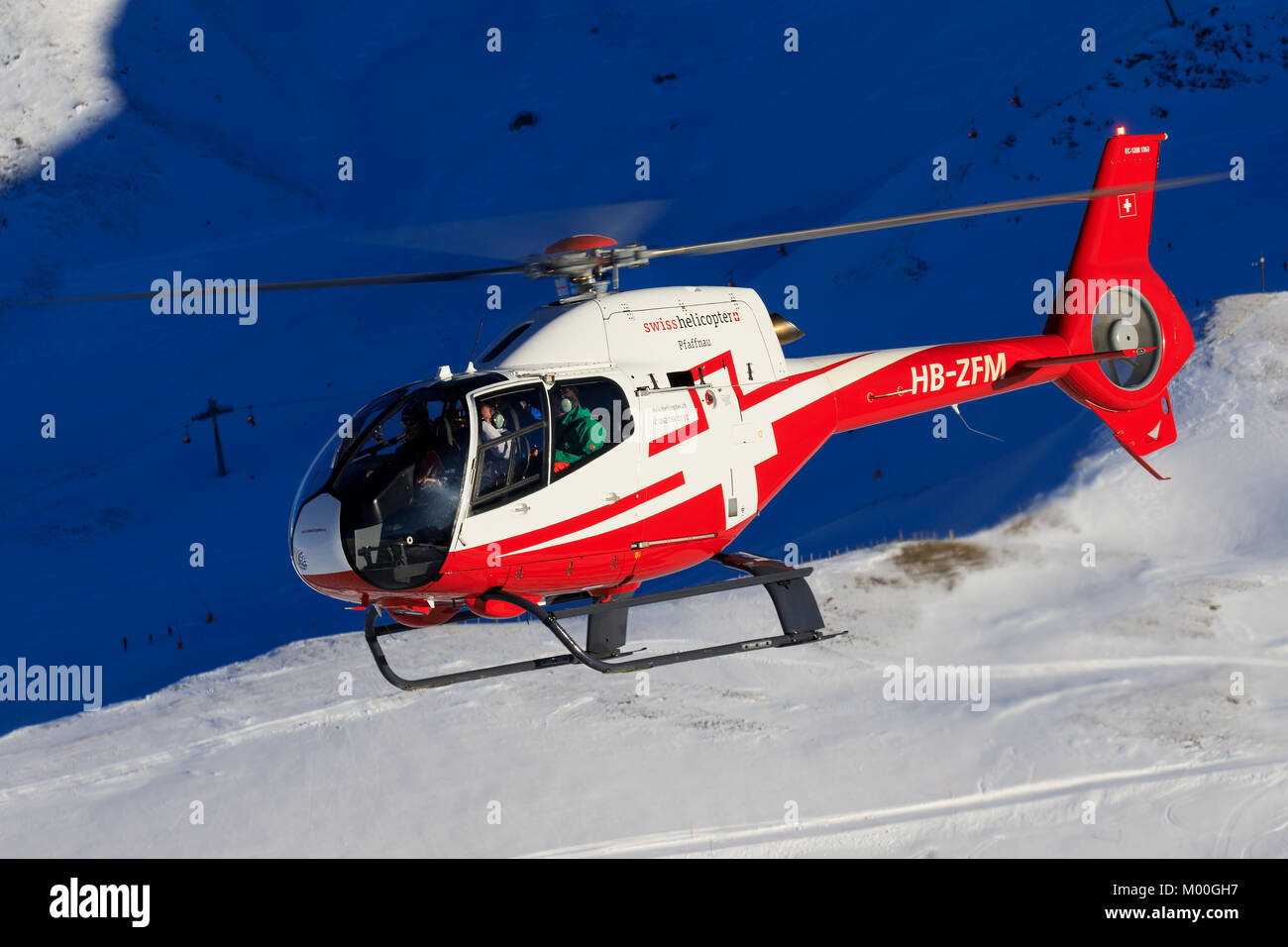 Lauberhorn/Schwitzlerand Januar 17, 2018: HB-ZFM EC120 B von swissheli.com am Lauberhorn Ski World Cup. Stockfoto