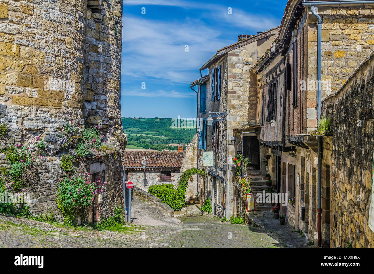 Die im französischen Departement Tarn finden wir Cordes sur Ciel Dorf mit seinen Gassen und mittelalterlichen Bauten Stockfoto