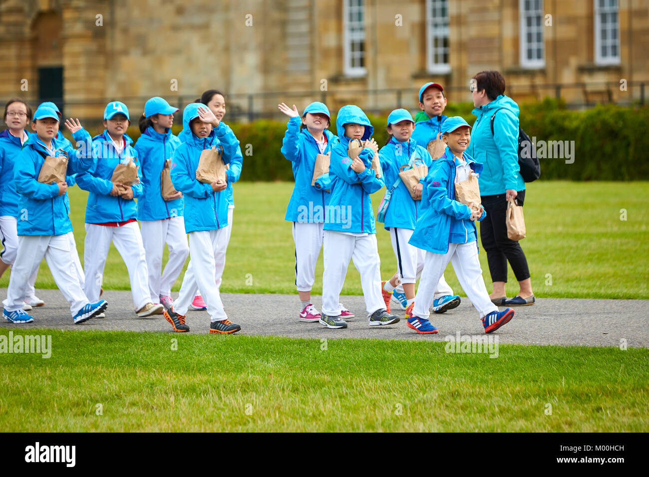 Schulkinder aus Übersee besuchen Blenheim Palace in Oxfordshire Stockfoto