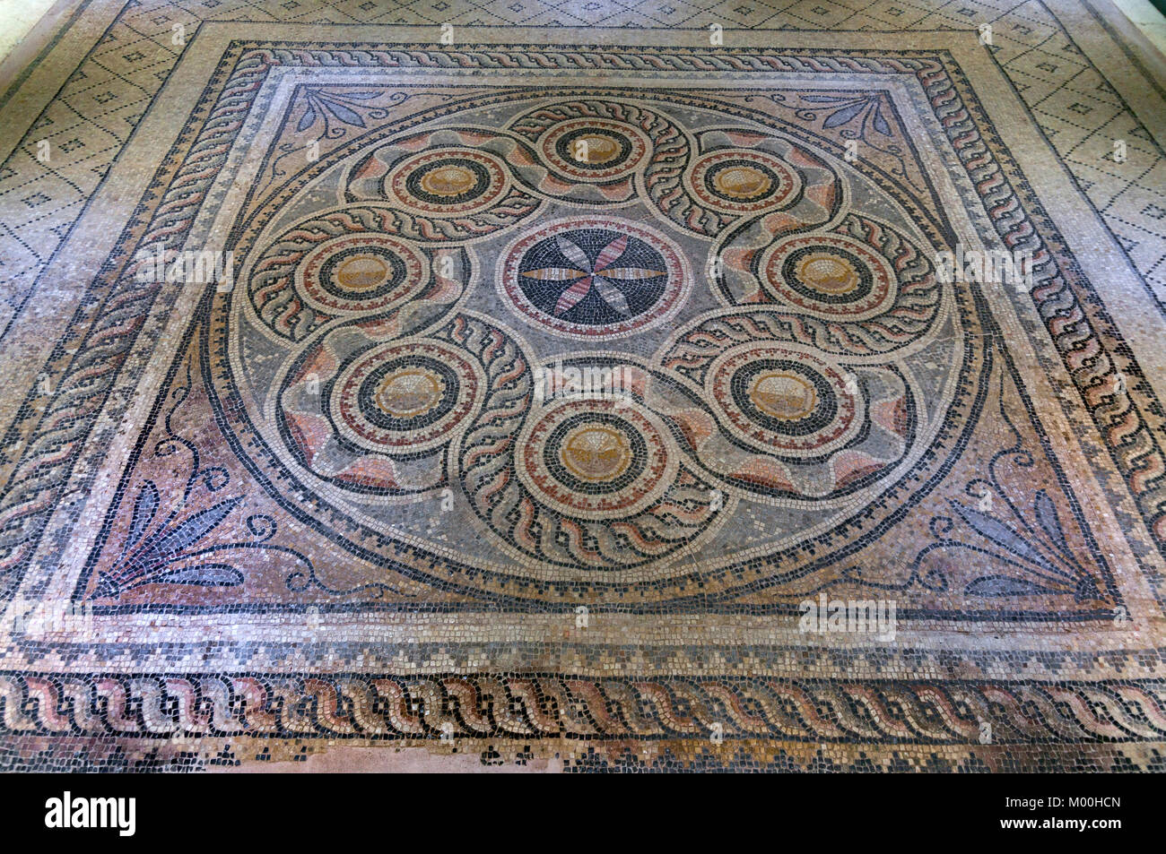 Geometrische design Mosaik in der Gaziantep Das Zeugma Mosaic Museum, Gaziantep, Southeastern Anatolia Region der Türkei Stockfoto