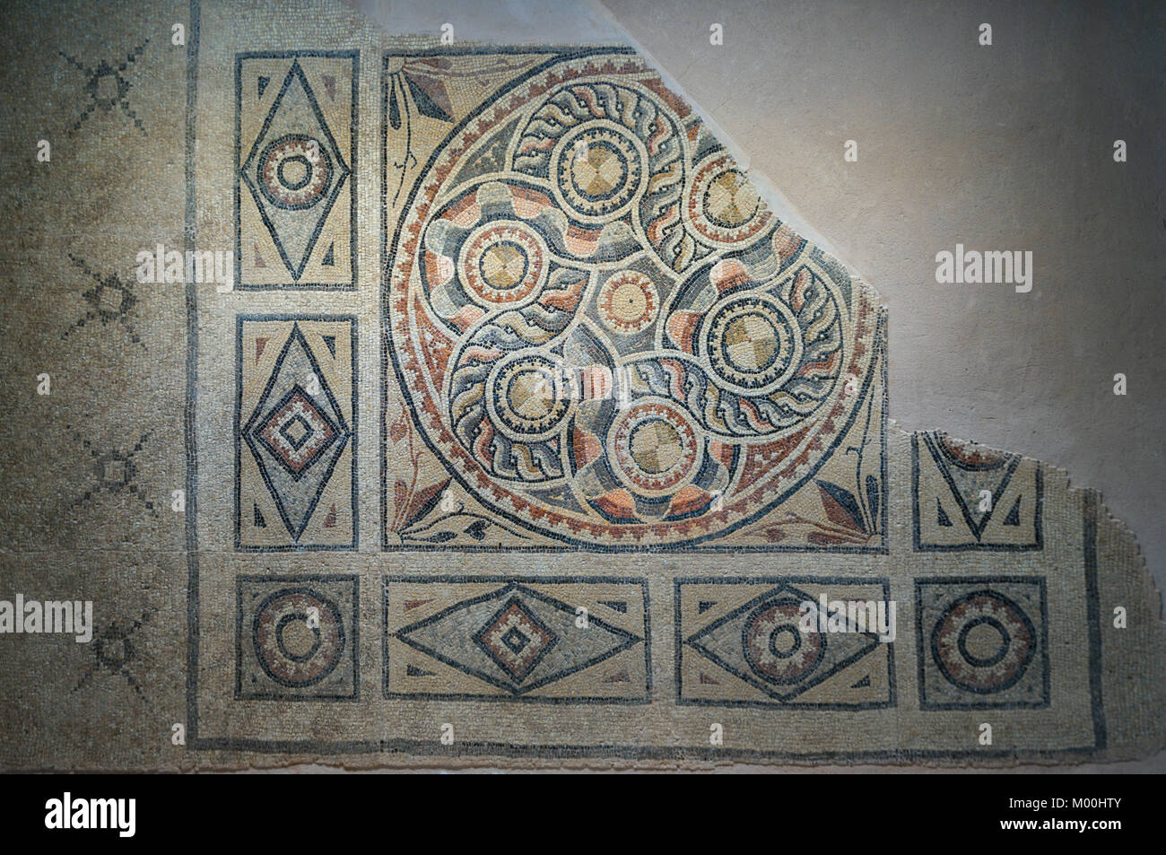 Geometrische design Mosaik in der Gaziantep Das Zeugma Mosaic Museum, Gaziantep, Southeastern Anatolia Region der Türkei Stockfoto