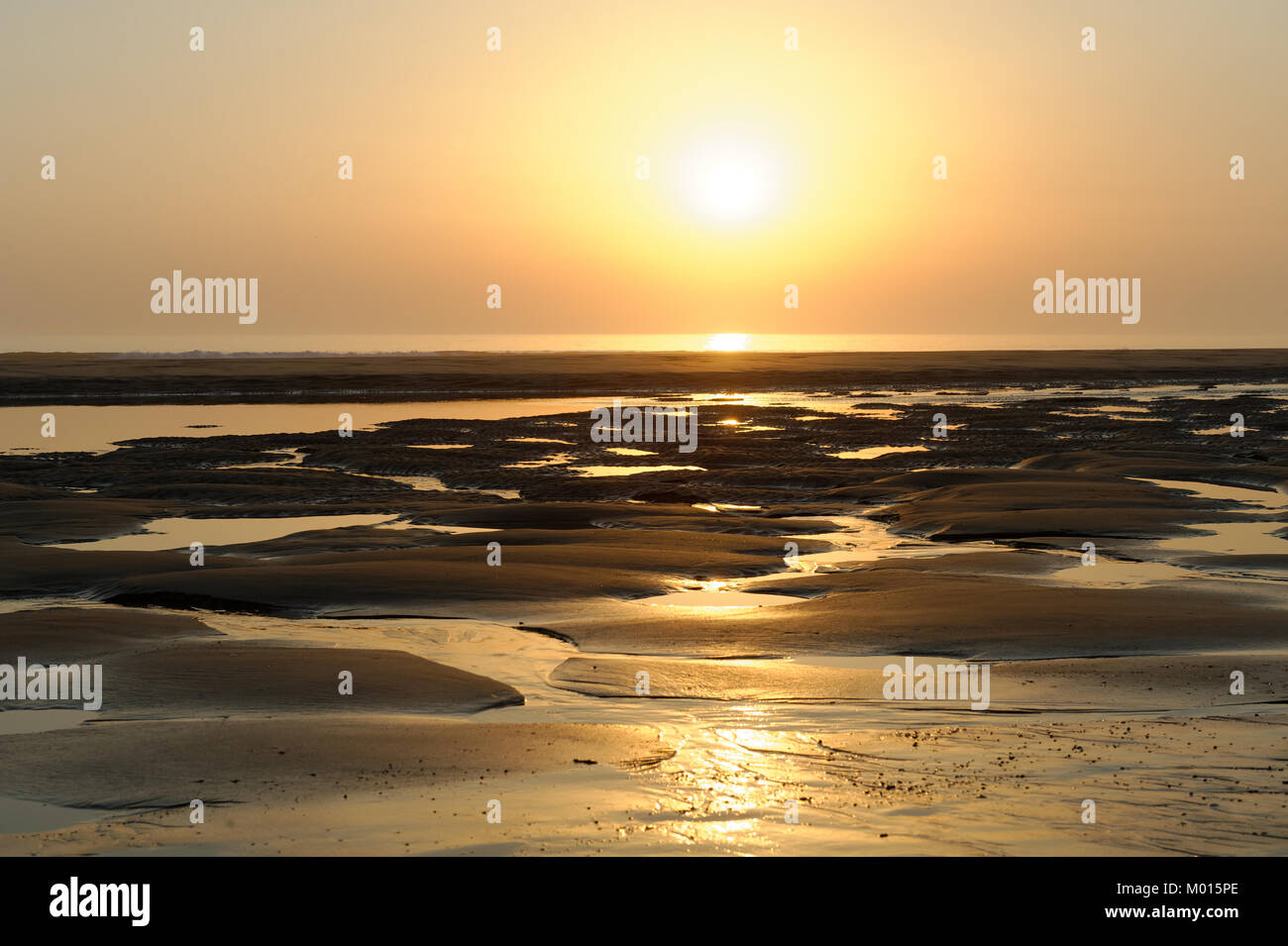 Sonnenuntergang am Strand von Le Pointe de La Coubre, Mathes, Frankreich. Stockfoto