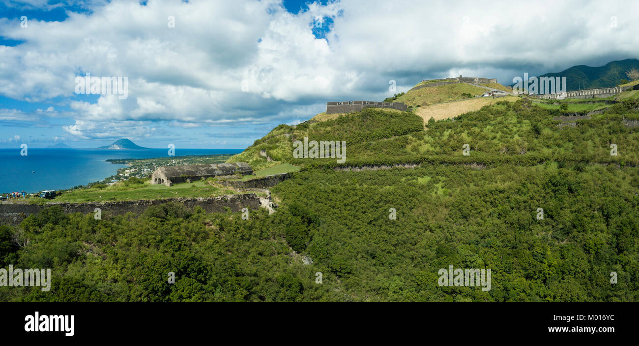 Antenne Panoramablick auf Schwefel Festung, ein Wahrzeichen St. Kitts. Stockfoto