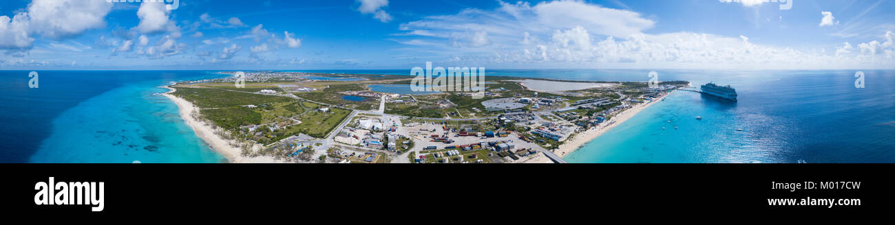 Antenne 180 Grad Panorama von Industrial port in Grand Turk. Stockfoto