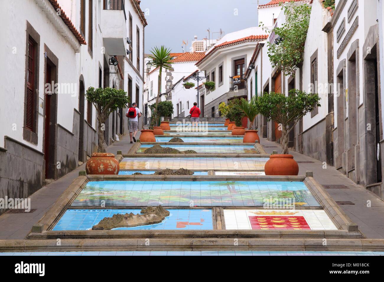 GRAN CANARIA, SPANIEN - November 29, 2015: die Menschen besuchen Firgas Altstadt in Gran Canaria, Spanien. Kanarischen Inseln hatte 12,9 Millionen Besucher in 2014. Stockfoto