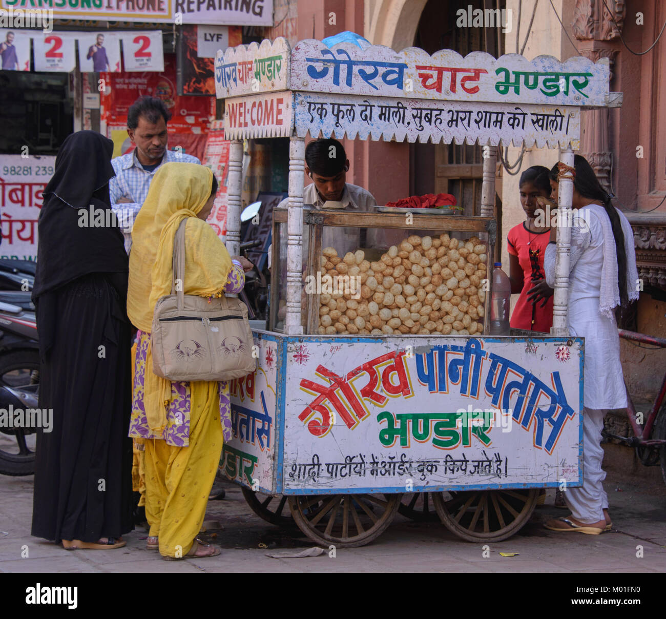 Pani Puri stall in Udaipur, Rajathan, Indische Stockfoto