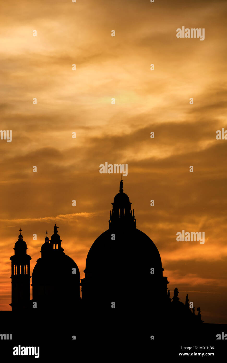 Venedig Sonnenuntergang mit Salute Basilika (Saint Mary für Gesundheit) barocke Kuppeln Stockfoto