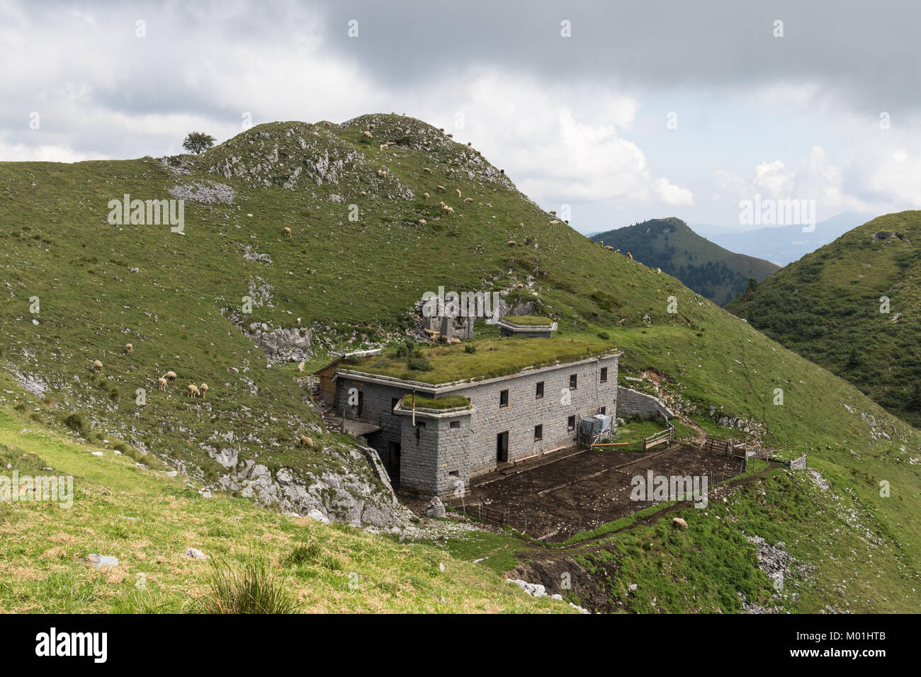 Alpine Wand (Vallo Alpino) Befestigung an Slatnik, Soriska Planina, Slowenien Stockfoto