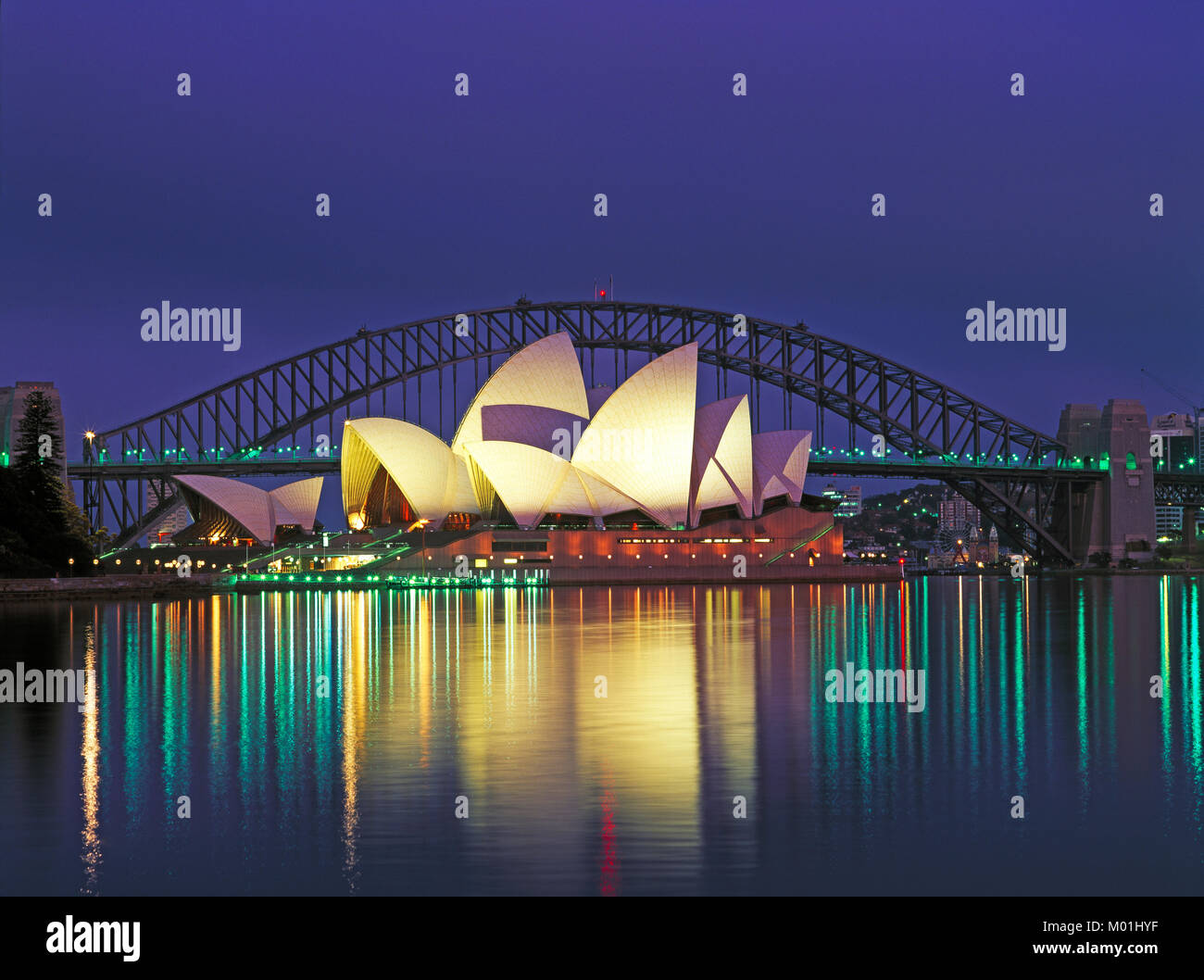 Opera House und die Harbour Bridge bei Nacht, Sydney, New South Wales, Australien Stockfoto