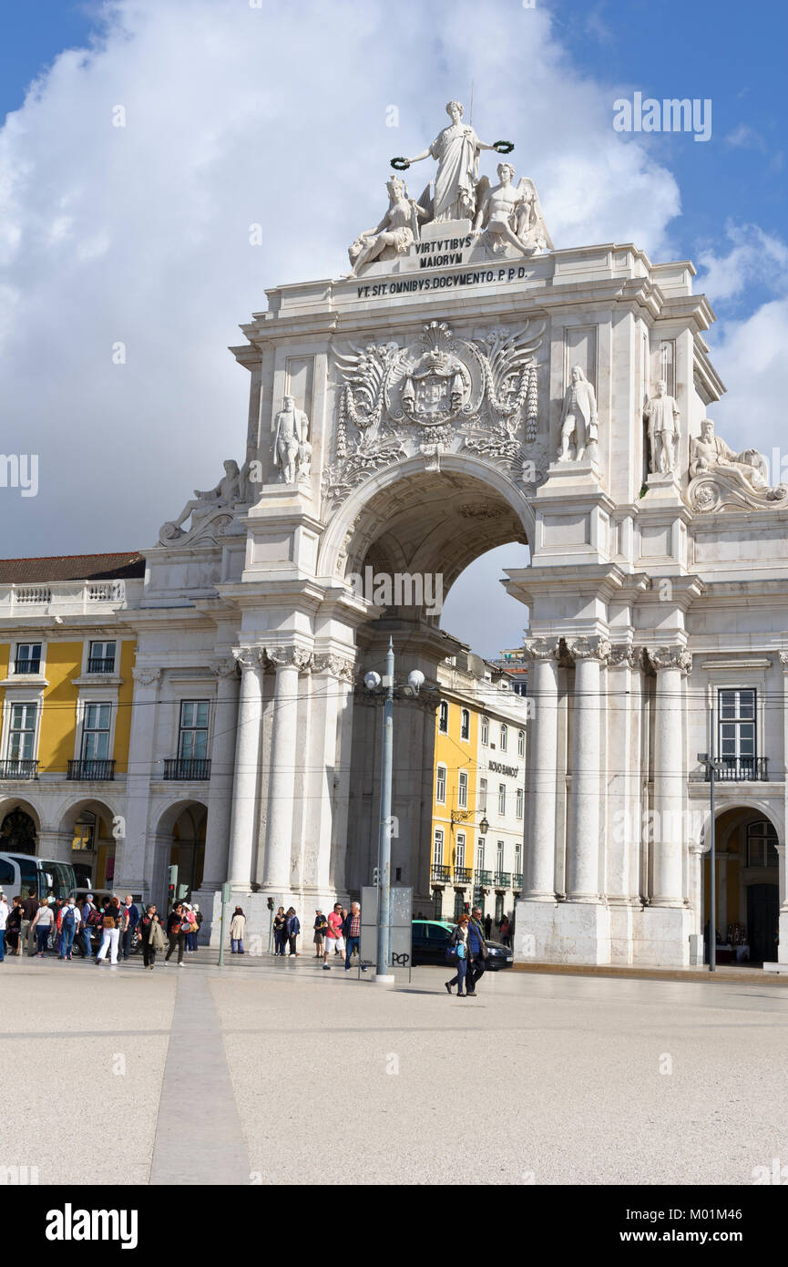 Rua Augusta Arch wurde gebaut, um den Wiederaufbau der Stadt nach dem Erdbeben von 1755, Lissabon, Portugal zu gedenken. Stockfoto