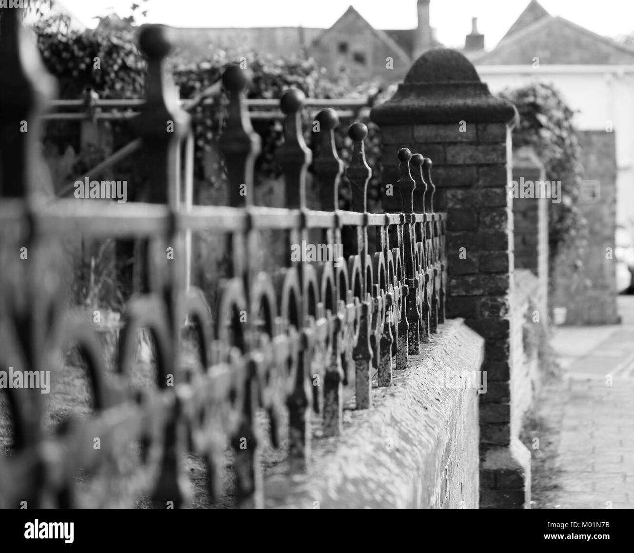 Schwarze und weiße Geländer Stockfoto