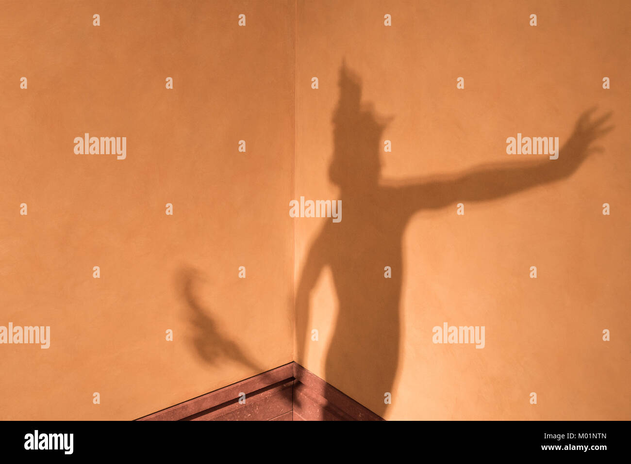 Schatten der Skulptur im Museum Stockfoto