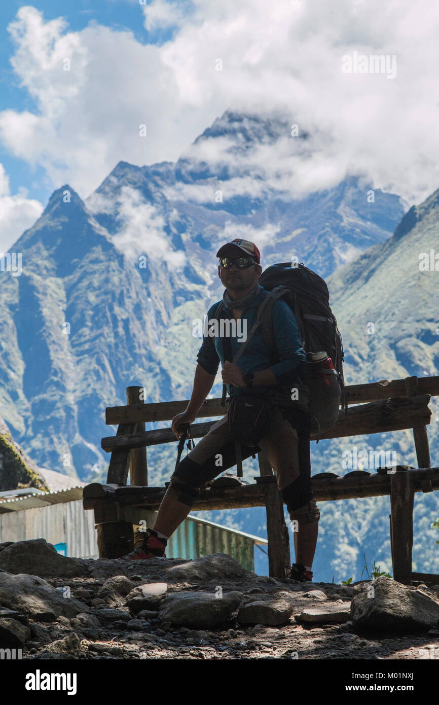 Everest Base Camp Führung vor Berg Stockfoto