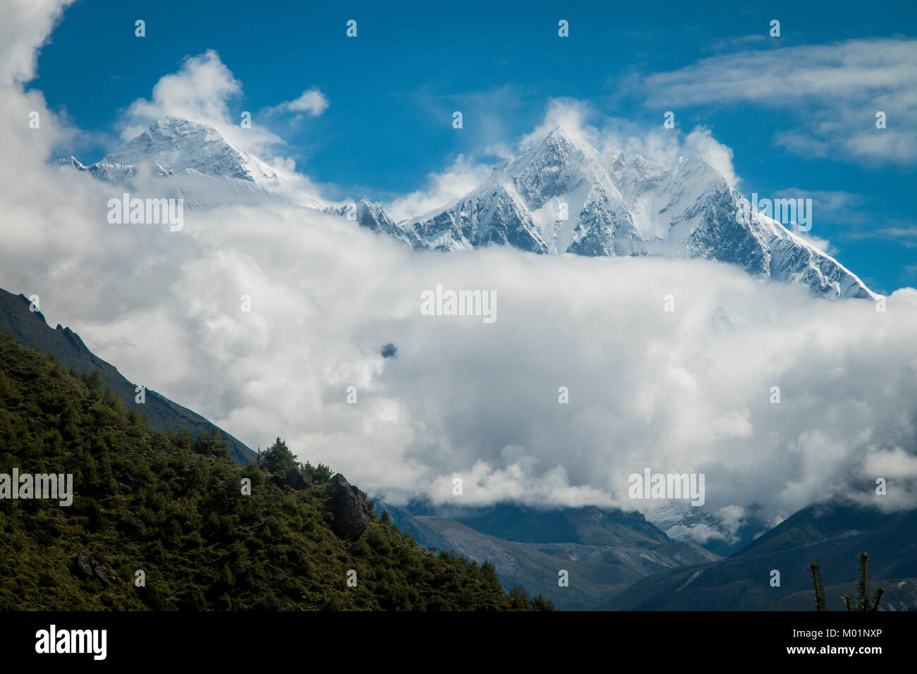 Everest und Lhotse Gipfel über den Wolken, Nepal Stockfoto