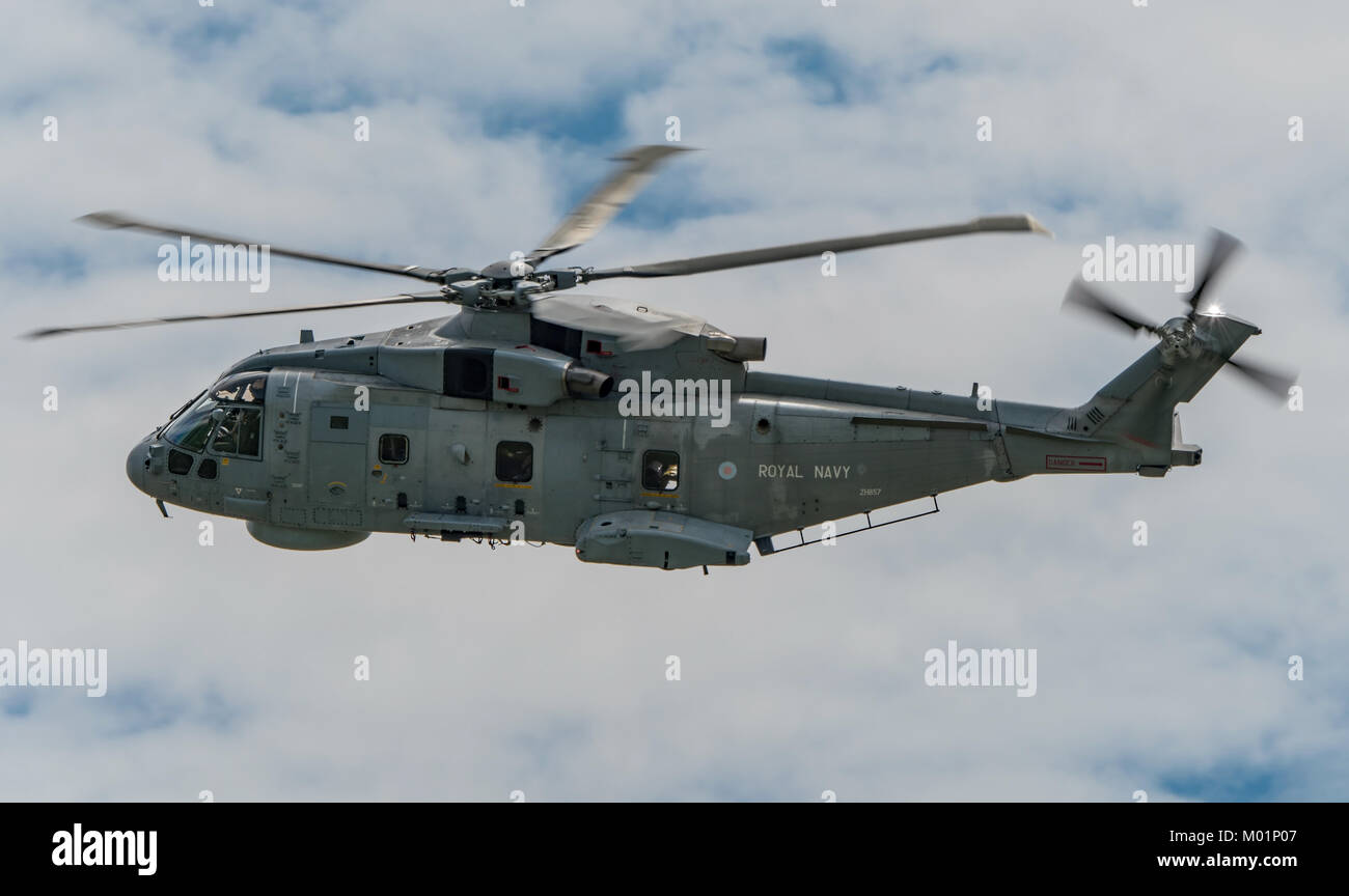 Die Royal Navy Agusta Westland Merlin HM2 Hubschrauber in einer Oberschale Ansicht an der RNAS Yeovilton International Air Tag, UK am 8. Juli 2017. Stockfoto