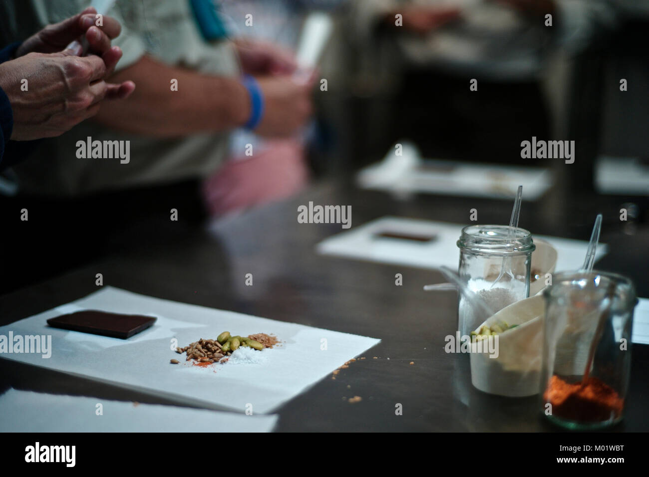 Kochkurs auf, wie man Ihre eigene Schokolade machen Stockfoto
