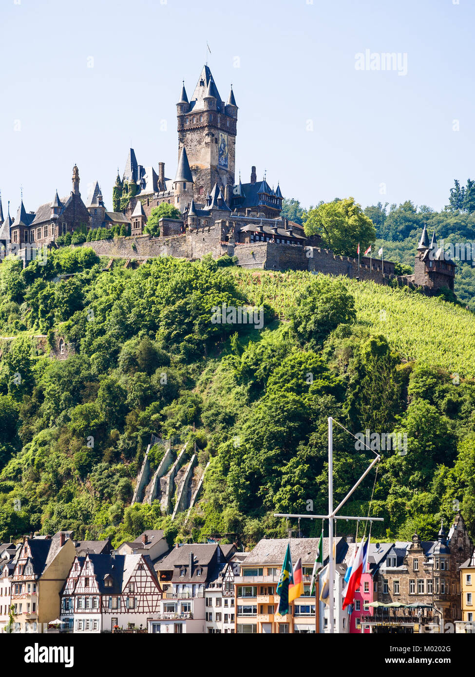 COCHEM, Deutschland - 28. JUNI 2010: Reichsburg Cochem In Cochem Stadt im Sommer. Cochem ist die größte Stadt im Landkreis Cochem-Zell in Rh Stockfoto