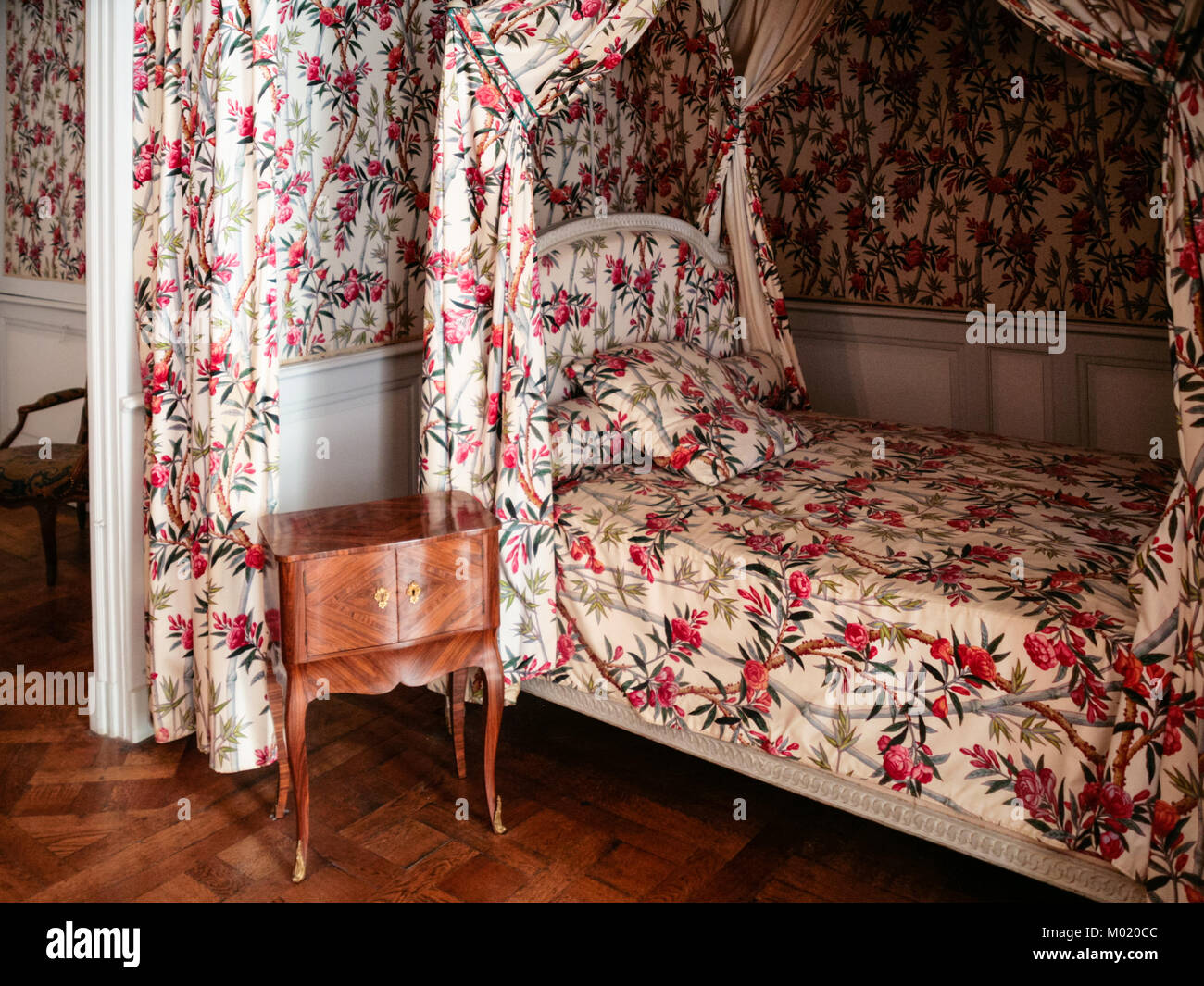 CHAMBORD, Frankreich Juli 7, 2010 Schlafzimmer im Schloss Chateau de